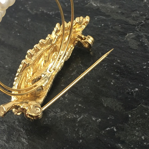 Gold Tone Faux Pearl Brooch Pin - Picture 6 of 6